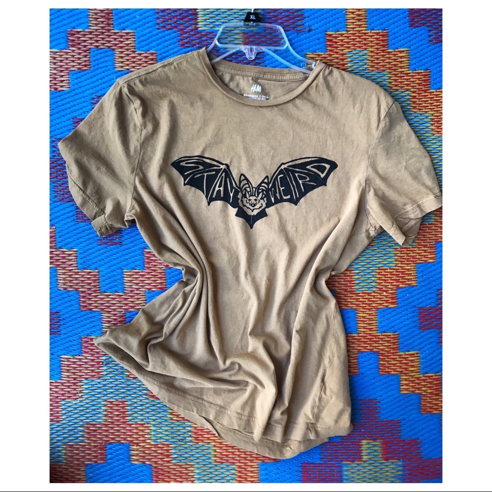 ❌SOLD Custom Screen Printed Tee “Stay Weird” 🦇